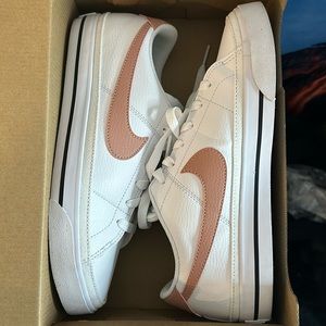 WMNS - Nike Court Legacy - Size 8.5 W